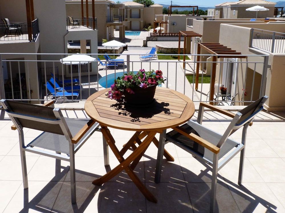 Azure Beach Kissamos Bagian luar foto
